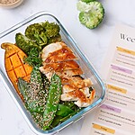 4 Simple Steps to Create a Diabetic-Friendly Meal Plan Chicken and vegetables in a meal prep container beside a weekly meal plan.