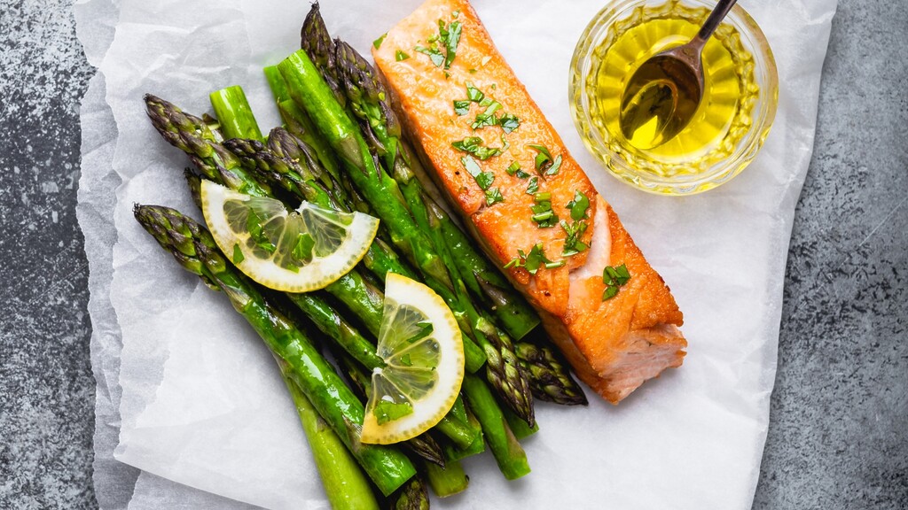 Salmon with asparagus, lemon, and olive oil.