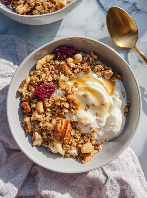 Cardamom Berry & Toasted Pecan Yogurt Bowls - juicy
